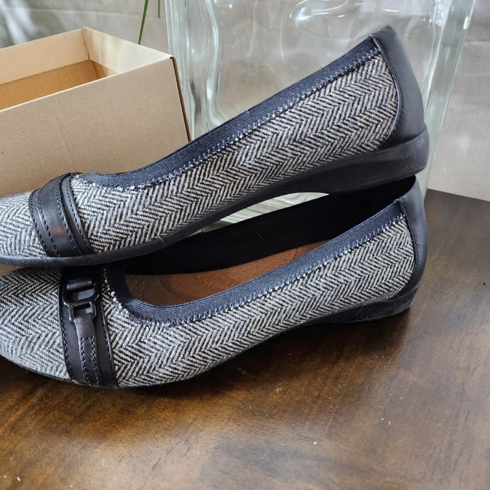 Like New Clarks Black Tweed Combo Slip-On Flats - Picture 3 of 10